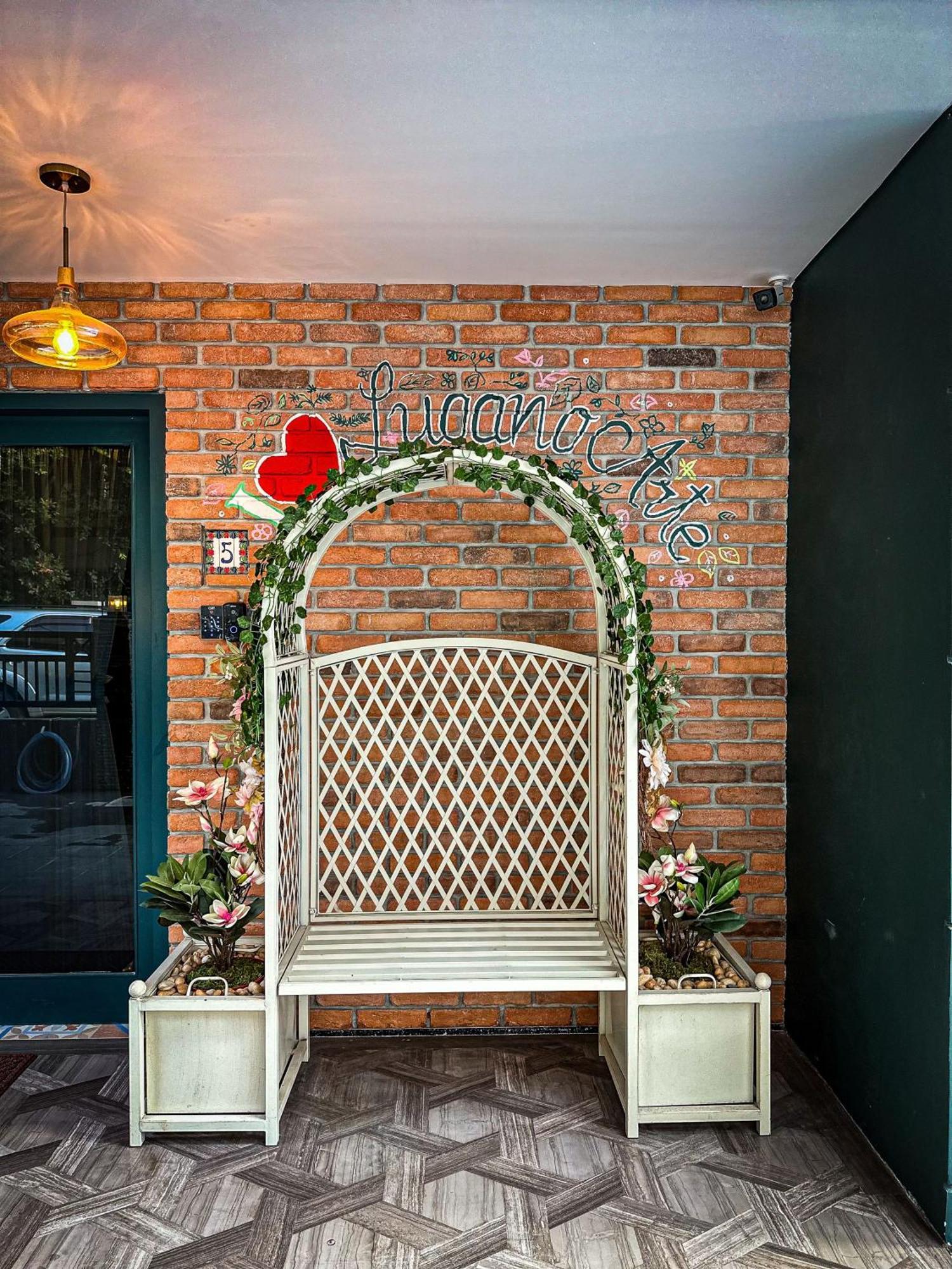 Lugano Arte Homestay Jakarta Exterior foto